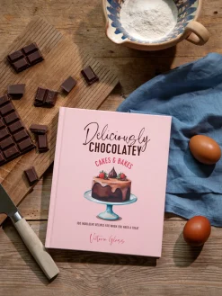 Deliciously Chocolately Cakes & Bakes
