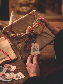 Gaveindpakning I Stof