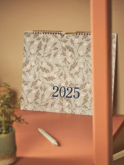 Månedskalender 2025